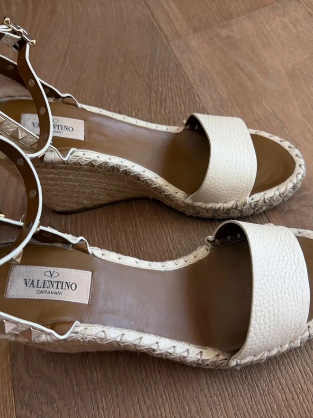Valentino Garavani Rockstud Double Wedge espadrille, Ivory size 39